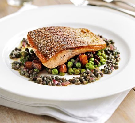 https://chefgordonramsayrecipe.com/wp-content/uploads/2015/08/Pan-fried-sea-trout-peas-chorizo-fricassee-1.jpg